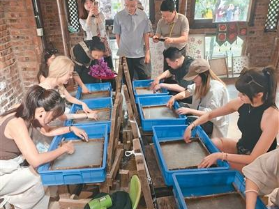 台湾新媒体人沉浸式体验“有种生活叫云南”