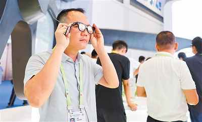 科技激发消费新动能（探馆消博会）