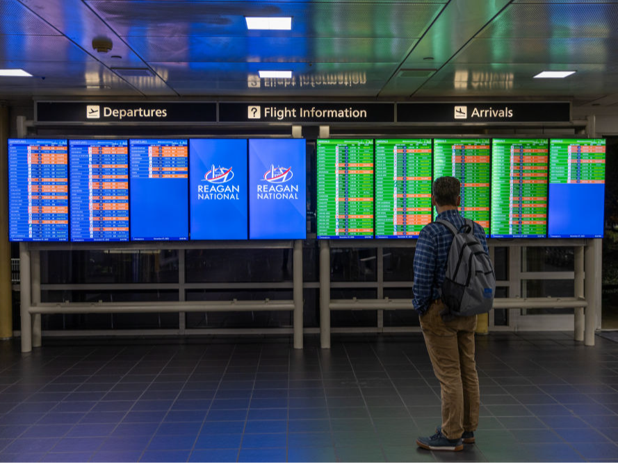 政府“停摆”不停 美国民航业遭遇前所未有“暴风雪”