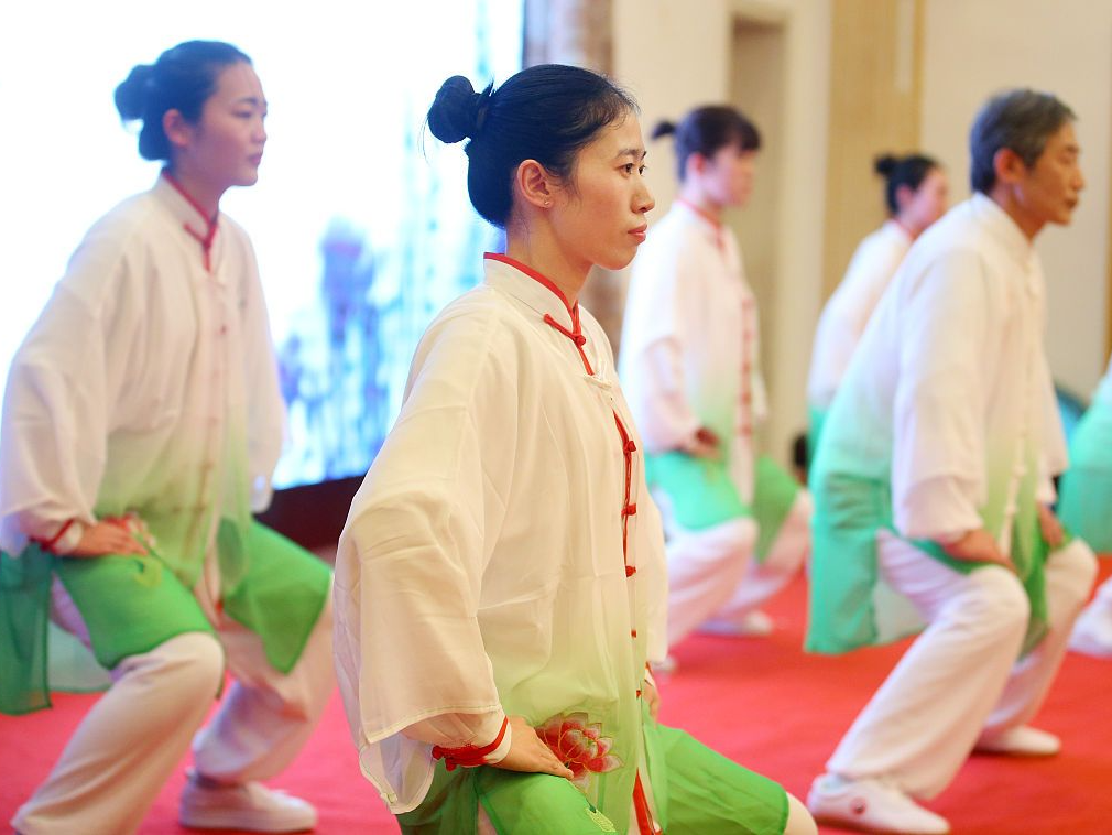 外媒说丨“成为中国人”新风尚，折射出中国文化的独特吸引力