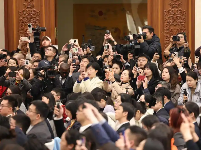 外媒说丨今年中国两会具有非同寻常的世界意义