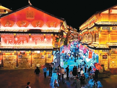 “百里红飘带”串起老区振兴路（红绿交响）