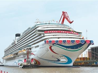 第二艘国产大型邮轮出坞 武汉双柳长江大桥开通（记录中国）