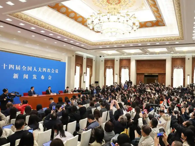 外媒说两会丨中国推动科技创新成果惠及更多国家