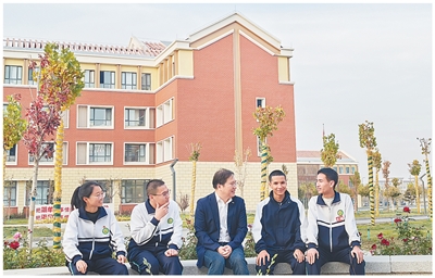 援疆教师，他们共同的名字（深聚焦）