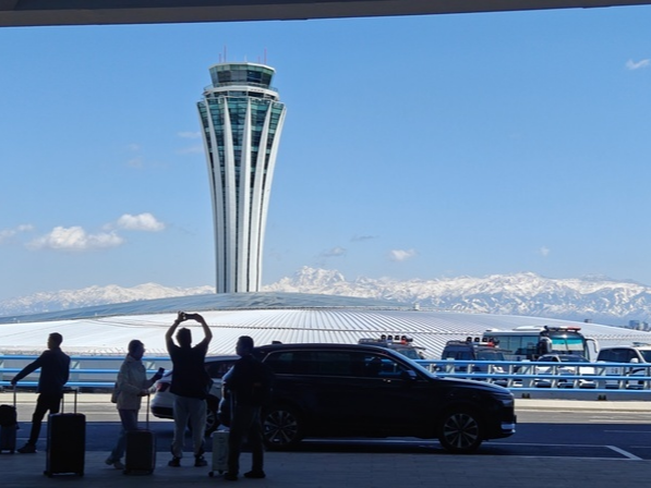数读中国开局新活力丨28个机场、693 条航线，新疆航空“振翅高飞”激活区域发展新动能
