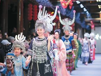 把非遗之美带到国际T台（新国潮）